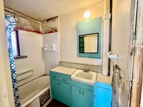 Bath - 94 E 100 N, Moab, UT 84532 photo 1 of 2