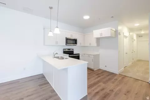 Kitchen - 675 W 4500 S #P202, Mapleton, UT 84664 photo 2 of 3