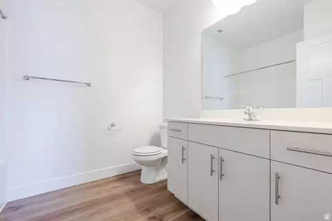 Bath - 675 W 4500 S #P202, Mapleton, UT 84664 photo 1 of 1