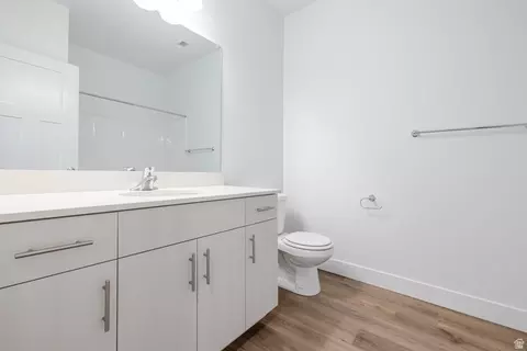 Bath - 675 W 4500 S #P301, Mapleton, UT 84664 photo 1 of 2
