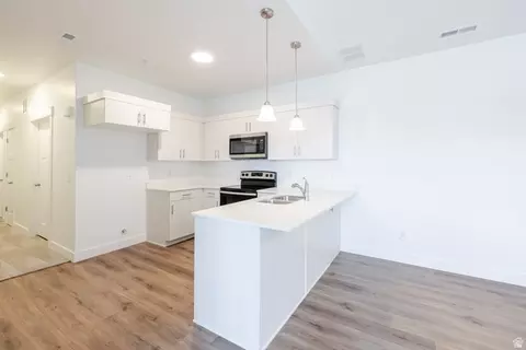Kitchen - 675 W 4500 S #P301, Mapleton, UT 84664 photo 2 of 3