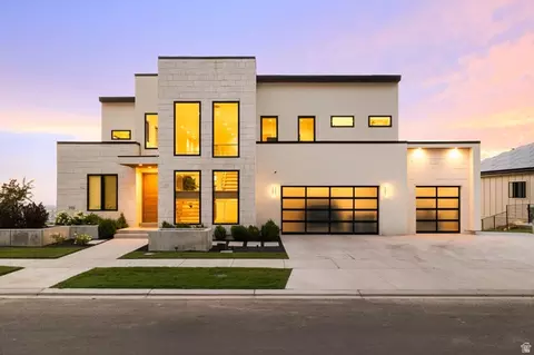 348 E Hidden Lake Dr, Bountiful, UT 84010