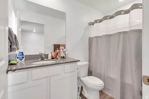 Bath - 3894 N Cougar Ln, Eagle Mountain, UT 84005 photo 2 of 3