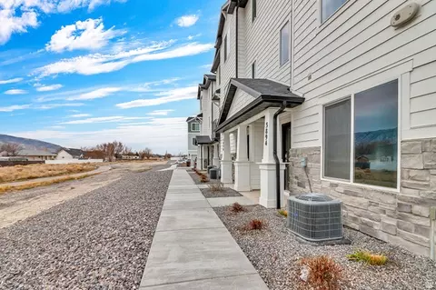 Exterior - 3894 N Cougar Ln, Eagle Mountain, UT 84005 photo 2 of 5