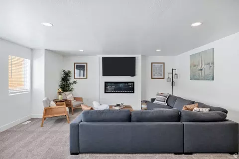 559 N Blue Lake St, Garden City, UT 84028