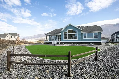 110 S Horizon Dr, Farmington, UT 84025