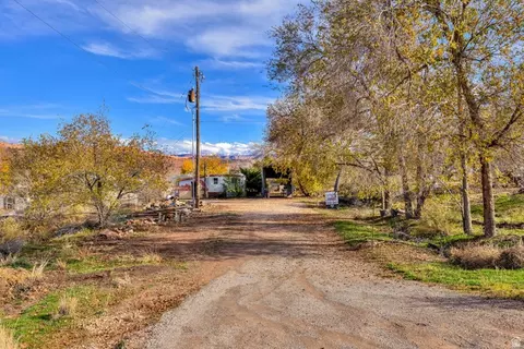 Exterior - 1431 S Mill Creek Dr, Moab, UT 84532 photo 10 of 13