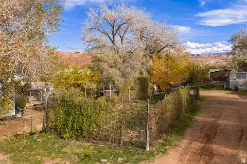 Exterior - 1431 S Mill Creek Dr, Moab, UT 84532 photo 8 of 13