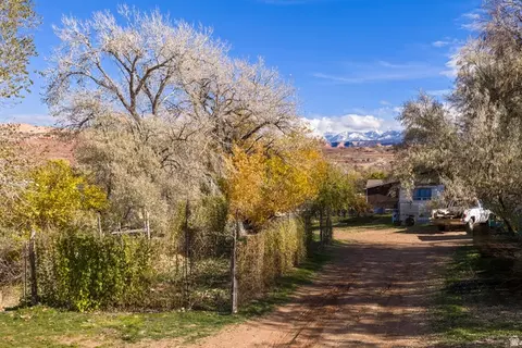 Exterior - 1431 S Mill Creek Dr, Moab, UT 84532 photo 6 of 13