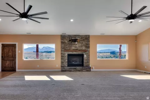 Living - 429 E Pioneer Bnd, Monticello, UT 84535 photo 3 of 5