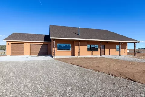 Exterior - 429 E Pioneer Bnd, Monticello, UT 84535 photo 3 of 5