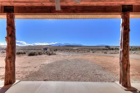 Exterior - 429 E Pioneer Bnd, Monticello, UT 84535 photo 4 of 5