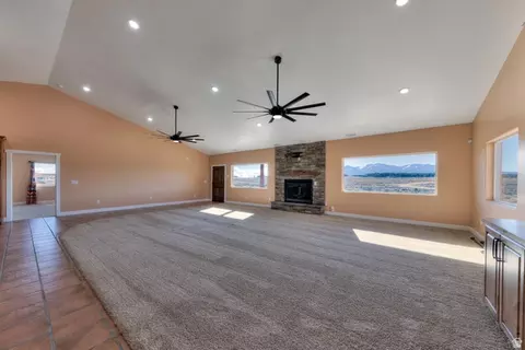 Living - 429 E Pioneer Bnd, Monticello, UT 84535 photo 4 of 5