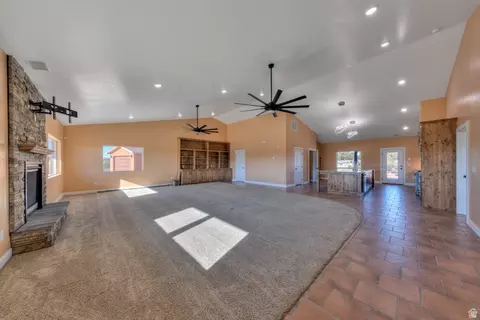 Living - 429 E Pioneer Bnd, Monticello, UT 84535 photo 2 of 5