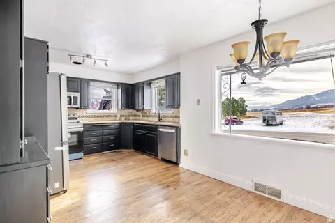 Kitchen - 7040 W 600 N, Mendon, UT 84325 photo 1 of 4