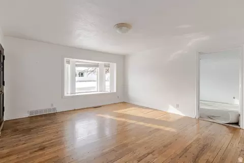 Living - 7040 W 600 N, Mendon, UT 84325 photo 2 of 4