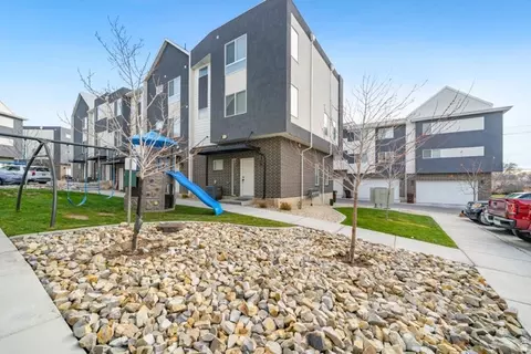 70 E Weekes Way, Clearfield, UT 84015