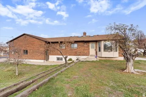 626 W 800 N, Clinton, UT 84015