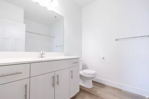 Bath - 4664 S 680 W #S301, Mapleton, UT 84664 photo 1 of 2