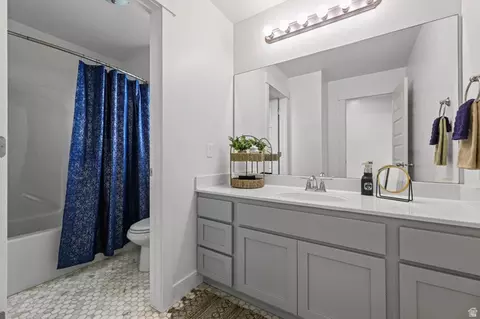 Bath - 2098 Elkhorn Rd, Eagle Mountain, UT 84005 photo 2 of 5