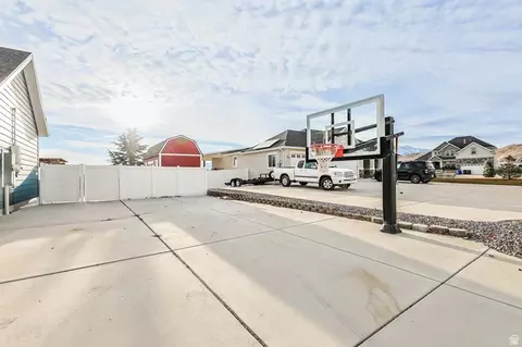 Exterior - 2098 Elkhorn Rd, Eagle Mountain, UT 84005 photo 13 of 20