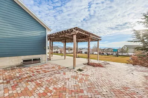 Exterior - 2098 Elkhorn Rd, Eagle Mountain, UT 84005 photo 5 of 20