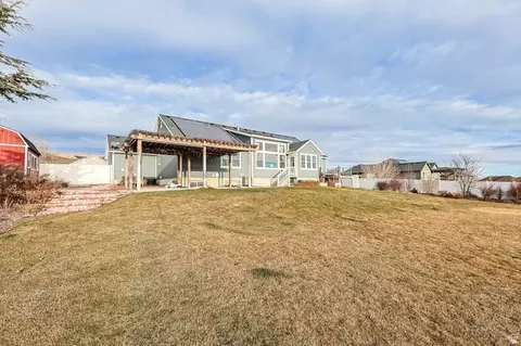 Exterior - 2098 Elkhorn Rd, Eagle Mountain, UT 84005 photo 7 of 20