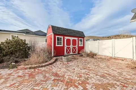 Exterior - 2098 Elkhorn Rd, Eagle Mountain, UT 84005 photo 4 of 20