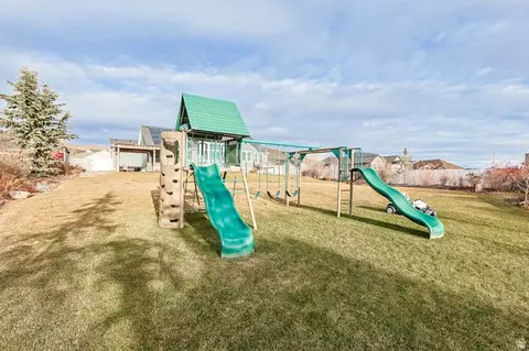 Exterior - 2098 Elkhorn Rd, Eagle Mountain, UT 84005 photo 8 of 20