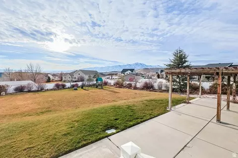 Exterior - 2098 Elkhorn Rd, Eagle Mountain, UT 84005 photo 2 of 20