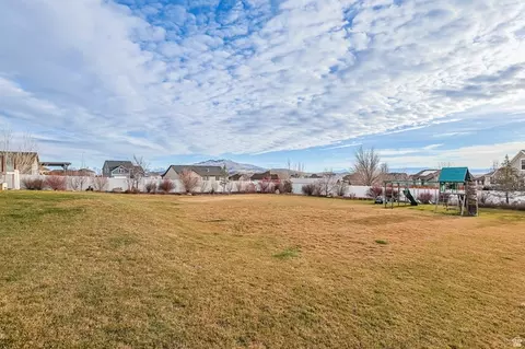 Exterior - 2098 Elkhorn Rd, Eagle Mountain, UT 84005 photo 6 of 20