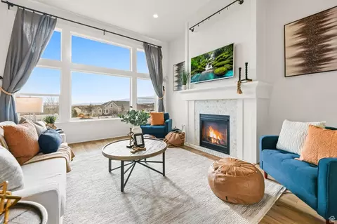Living - 2098 Elkhorn Rd, Eagle Mountain, UT 84005 photo 2 of 7