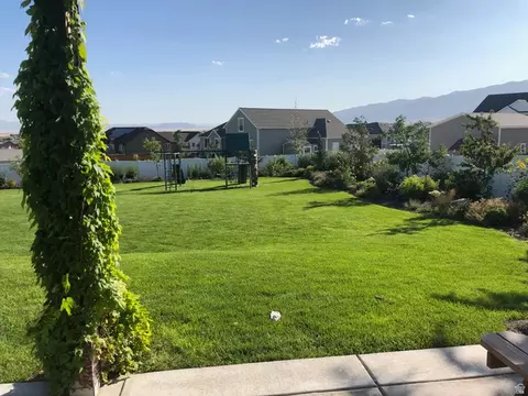 Exterior - 2098 Elkhorn Rd, Eagle Mountain, UT 84005 photo 19 of 20