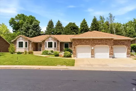 1762 E Whispering Oaks Dr, Ogden, UT 84403