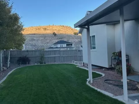Exterior - 7253 N Skyview Ln, Eagle Mountain, UT 84005 photo 1 of 12