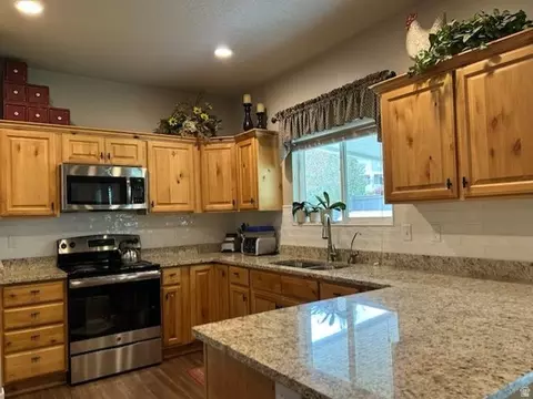 Kitchen - 7253 N Skyview Ln, Eagle Mountain, UT 84005 photo 1 of 1