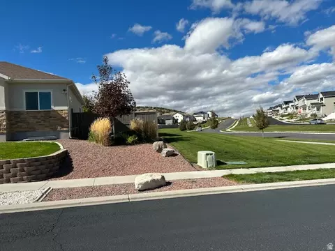 Exterior - 7253 N Skyview Ln, Eagle Mountain, UT 84005 photo 9 of 12