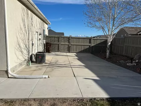 Exterior - 7253 N Skyview Ln, Eagle Mountain, UT 84005 photo 6 of 12