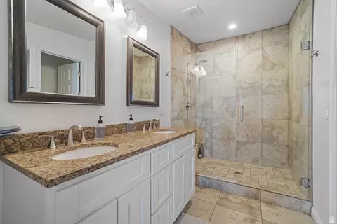 Bath - 4426 S 3035 E, Holladay, UT 84124 photo 1 of 3