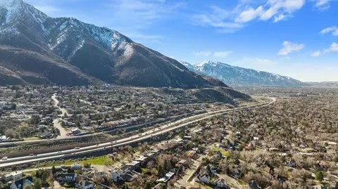 View/Area - 4426 S 3035 E, Holladay, UT 84124 photo 8 of 10