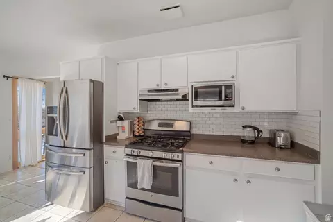 Kitchen - 4426 S 3035 E, Holladay, UT 84124 photo 2 of 3
