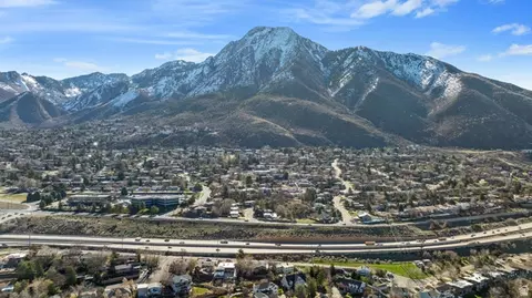 View/Area - 4426 S 3035 E, Holladay, UT 84124 photo 9 of 10
