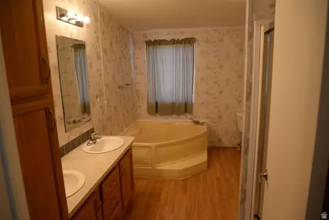 Bath - 49 N Mcelhaney Ln, Moab, UT 84532 photo 1 of 2