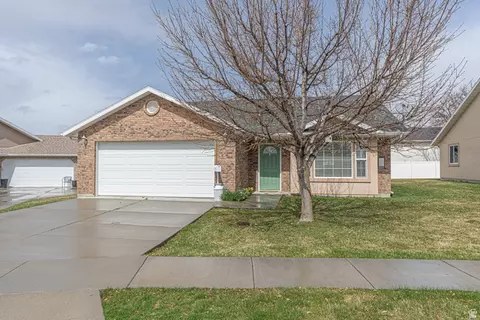275 W 260 N, Hyde Park, UT 84318