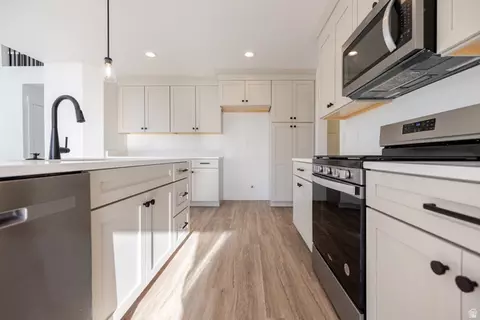 Kitchen - 4443 N Castle Rd #126, Eagle Mountain, UT 84005 photo 3 of 3