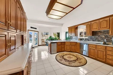Kitchen - 1085 E Windsor Dr, Provo, UT 84604 photo 4 of 5