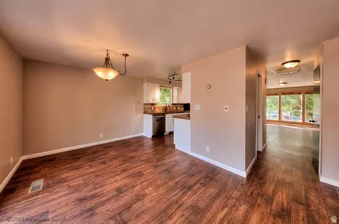 Living - 615 Rosetree Ln, Moab, UT 84532 photo 6 of 7
