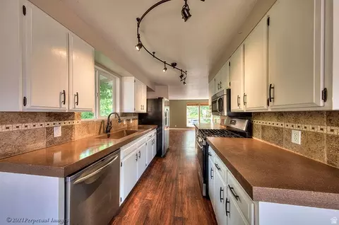 Kitchen - 615 Rosetree Ln, Moab, UT 84532 photo 2 of 2