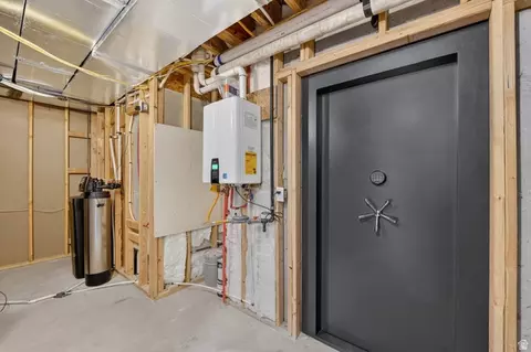 Entry Way - 1096 N 1000 E, Mapleton, UT 84664 photo 5 of 5