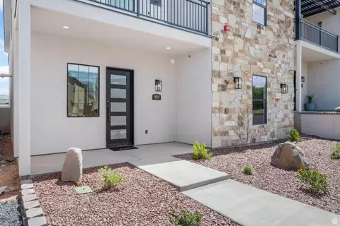1460 S Windsor Pkwy W, Hurricane, UT 84737